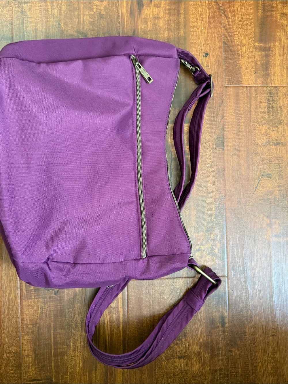 Travelon Stylish Crossbody shoulder Bag with wallet